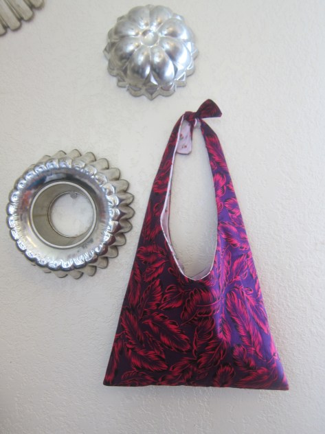 Tokyo Tie Bag -- Free pattern and tutorial from Alaska Knit Nat. Great beginner project.