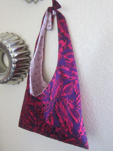 Tokyo Tie Bag -- Free pattern and tutorial from Alaska Knit Nat. Great beginner project.