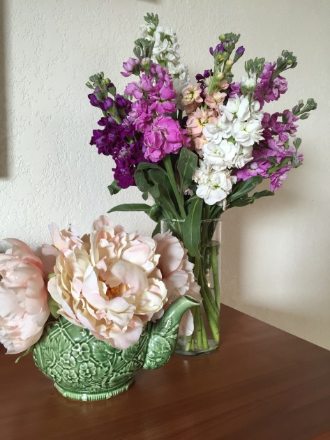 8 Simple Steps to Long-lasting Grocery Store Flowers | from Alaska Knit Nat