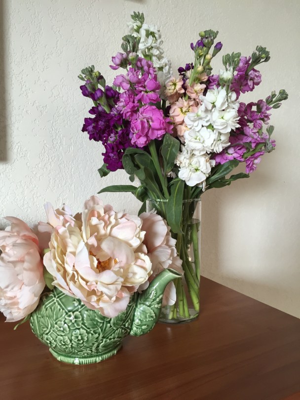8 Simple Steps to Long-lasting Grocery Store Flowers | from Alaska Knit Nat
