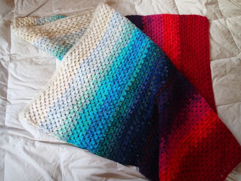 Use your yarn stash to create a northern light memory blanket | A free pattern from Alaska Knit Nat