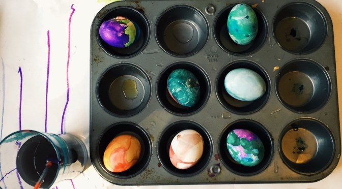 Decorating Eggs with a Toddler – The Last-minute Way