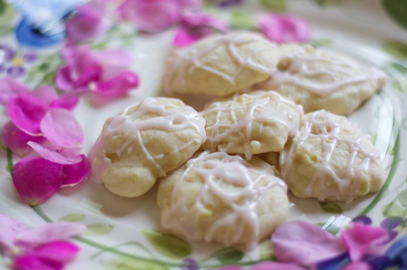Harvesting Anchorage: Wild Rose and Rhubarb Cookies | A recipe from Alaskaknitnat.com