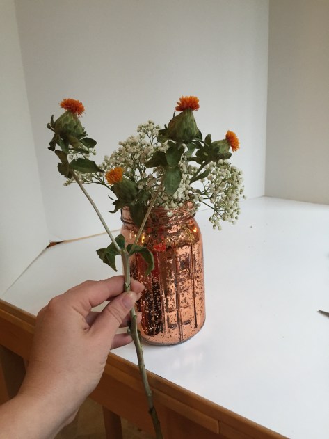 How to arrange grocery store flowers | learn how to make flowers from the grocery store look like a professional arrangement. Tutorial from alaskaknitnat.com