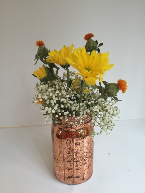 How to arrange grocery store flowers | learn how to make flowers from the grocery store look like a professional arrangement. Tutorial from alaskaknitnat.com