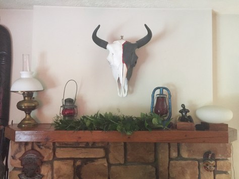 DIY fresh garland | Follow this simple tutorial so you can decorate your home with fresh greens all year long. Alaskaknitnat.com