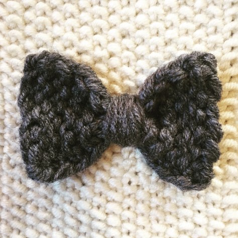 Little lady (or gent) scarf | an easy, free pattern from Alaskaknitnat.com. I can't get enough of that little bow!