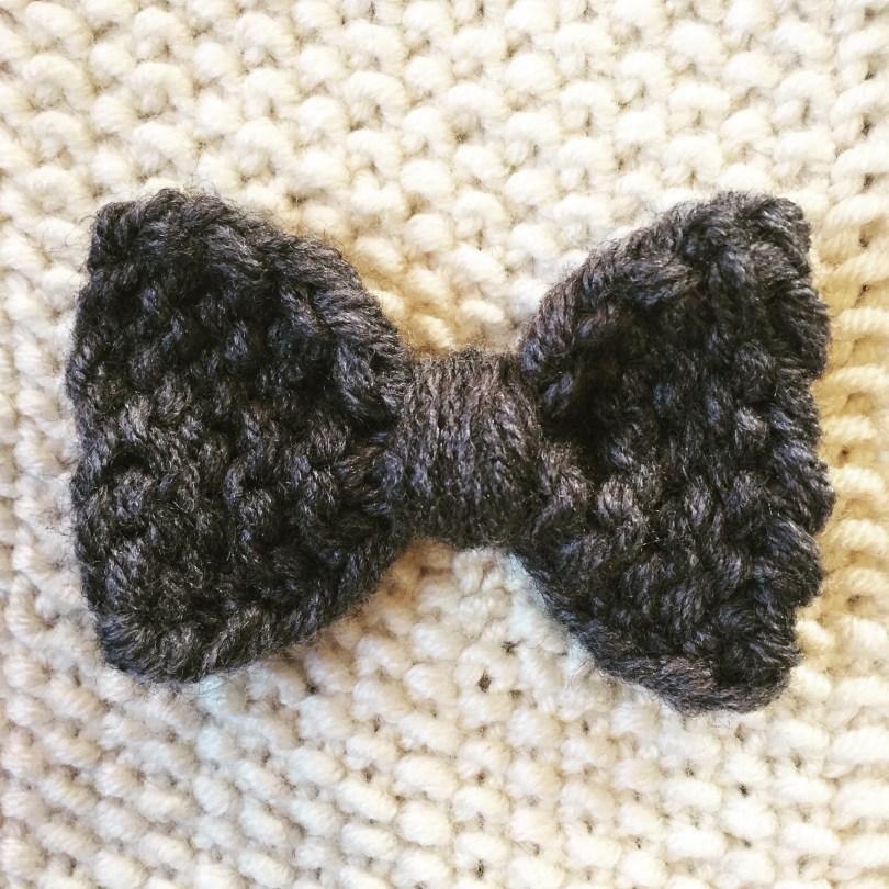 Little lady (or gent) scarf | an easy, free pattern from Alaskaknitnat.com. I can't get enough of that little bow!