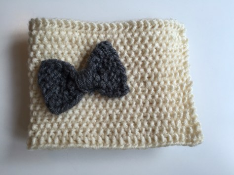 Little lady (or gent) scarf | an easy, free pattern from Alaskaknitnat.com. I can't get enough of that little bow!