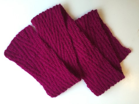 Reversible chevron scarf in fuchsia | A free pattern by Debbie Seton and featured on Alaskaknitnat.com