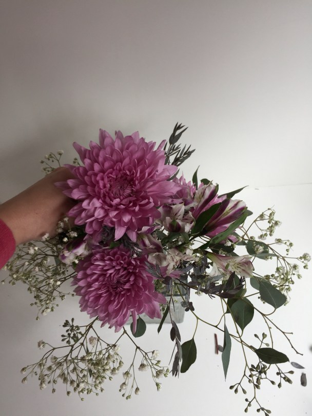 DIY Mother's Day arrangement | Make a beautiful floral centerpiece in just a few simple steps using eucalyptus, baby's breath, alstroemeria and football mums. Tutorial by alaskaknitnat.com
