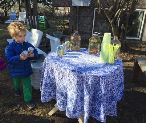 A Grinch-themed birthday party | Minimal organization and lots of running around is all you need for a fun kids birthday party. A photo gallery from alaskaknitnat.com