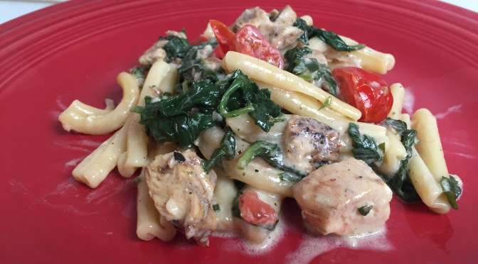 Pasta with chicken and spinach in a creamy garlic sauce