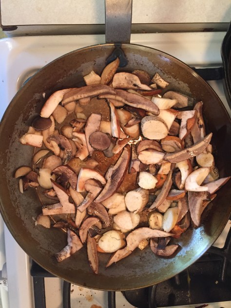 White vegetarian lasagna with spinach, zucchini and wild porcini mushrooms | a rich, flavorful dinner from Alaskaknitnat.com