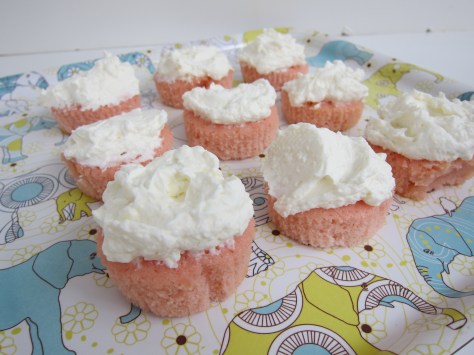 Sparkling sake cupcakes | delightfully airy and semisweet | recipe from Alaskaknitnat.com