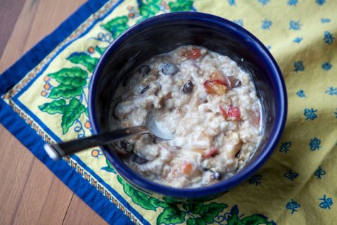 Quick apple cinnamon oatmeal | a recipe from Alaska Knit Nat